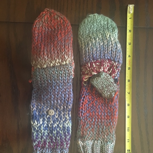 NWOT Nine West Vintage Rainbow Scarf & Mitten Set - Picture 4 of 5